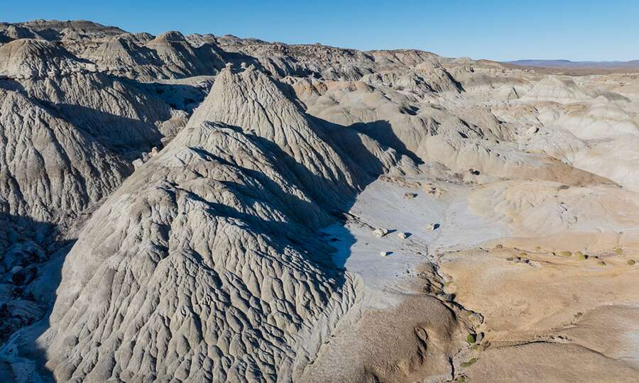 Laderas de arcilla surcadas por la erosión