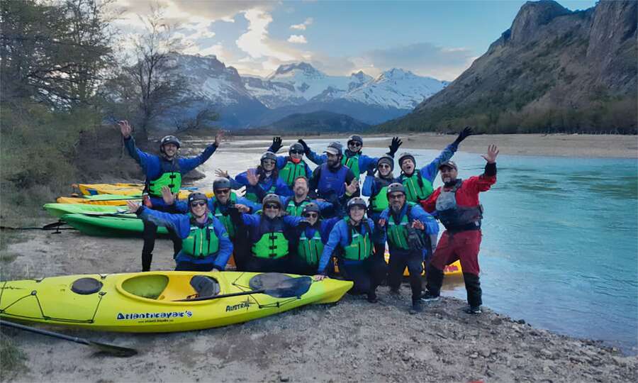 The group on the bank of the Río de las Vueltas