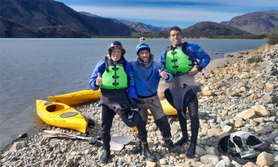 Ready to paddle on the shore of Laguna Cóndor
