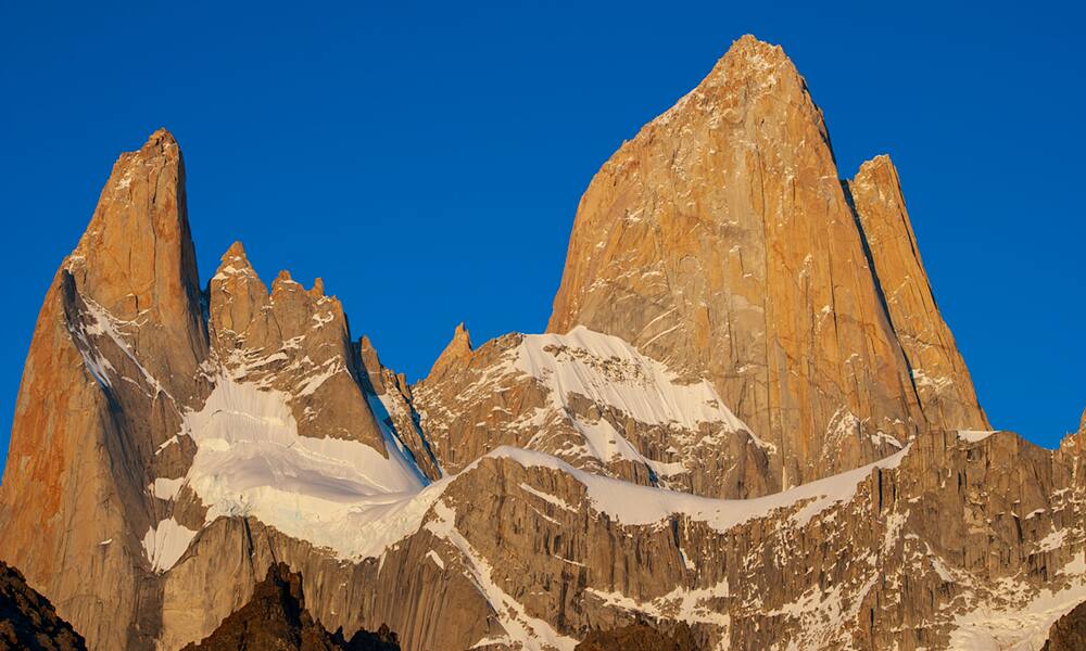 El Fitz Roy teñido de rojo por el amanecer