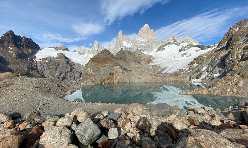 La Laguna De los Tres desde lo alto de la morena