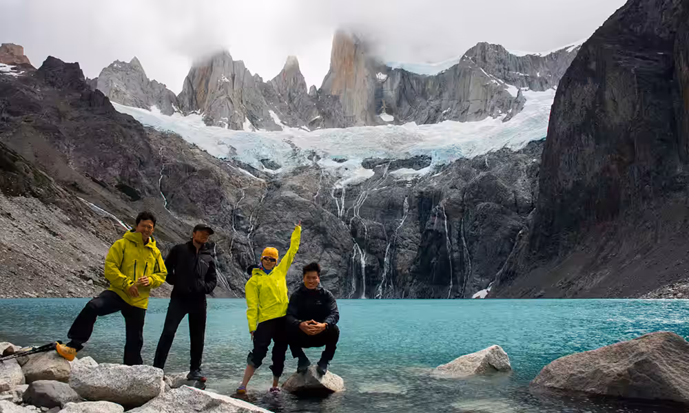 Grupo de fotógrafos cerca de Laguna Sucia