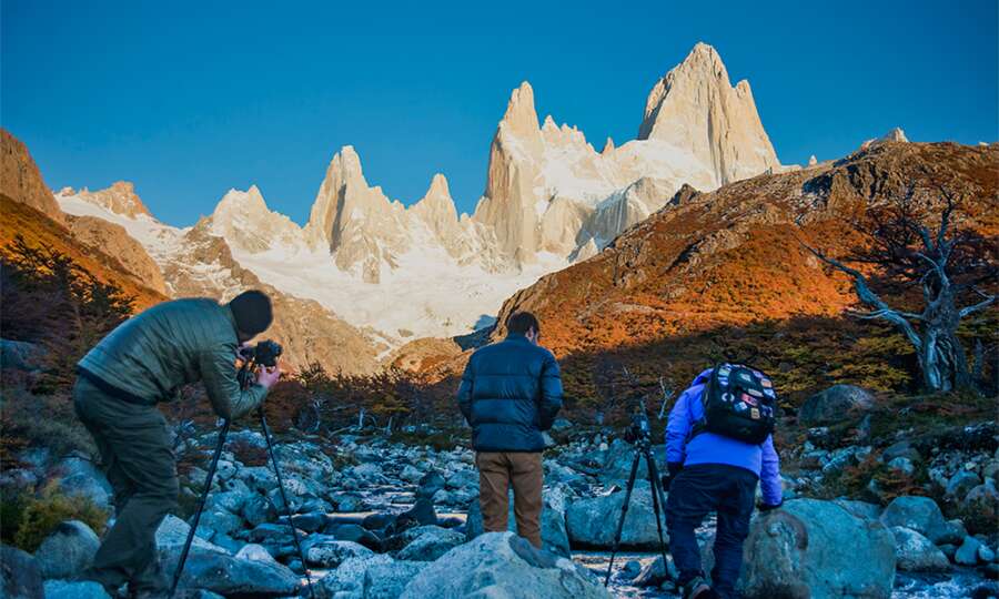 Fotógrafos capturando el Fitz Roy al amanecer