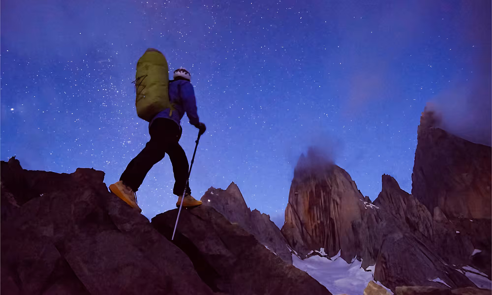 Fotógrafo explorando el cielo nocturno de El Chaltén