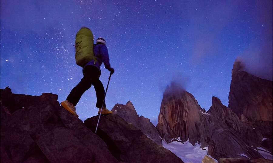 Fotógrafo explorando el cielo nocturno de El Chaltén