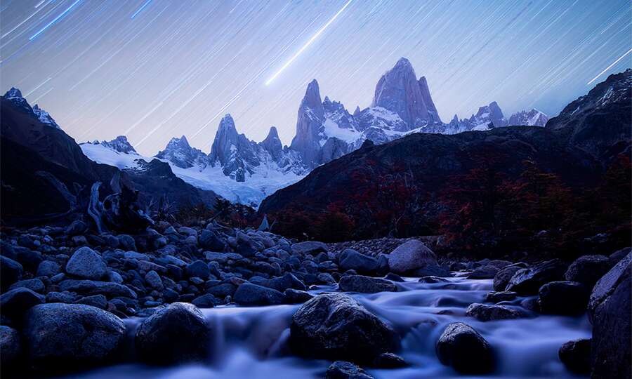 Estelas de estrellas sobre el Fitz Roy